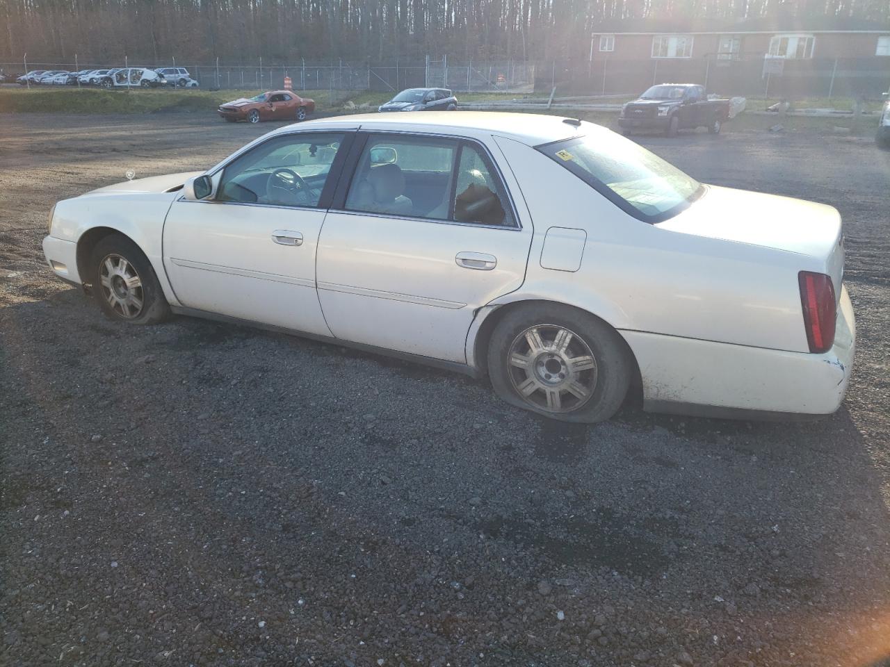 Obraz 2 z 2005 CADILLAC DEVILLE  2005 z VIN 1G6KD54Y55U124536