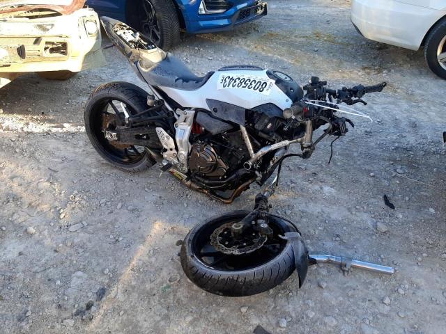 Obraz 1 z 2015 YAMAHA FZ07  2015 z VIN JYARM06E3FA001933