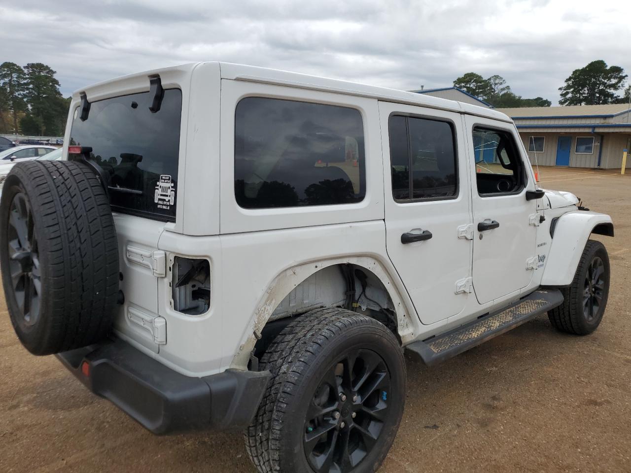 Image 3 of 2022 JEEP WRANGLER UNLIMITED SAHARA 4XE 2022 with VIN 1C4JJXP61NW170246