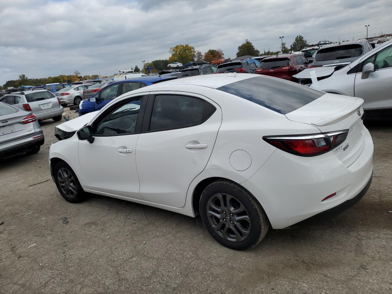 Image 2 of 2019 TOYOTA YARIS L 2019 with VIN 3MYDLBYV3KY516030