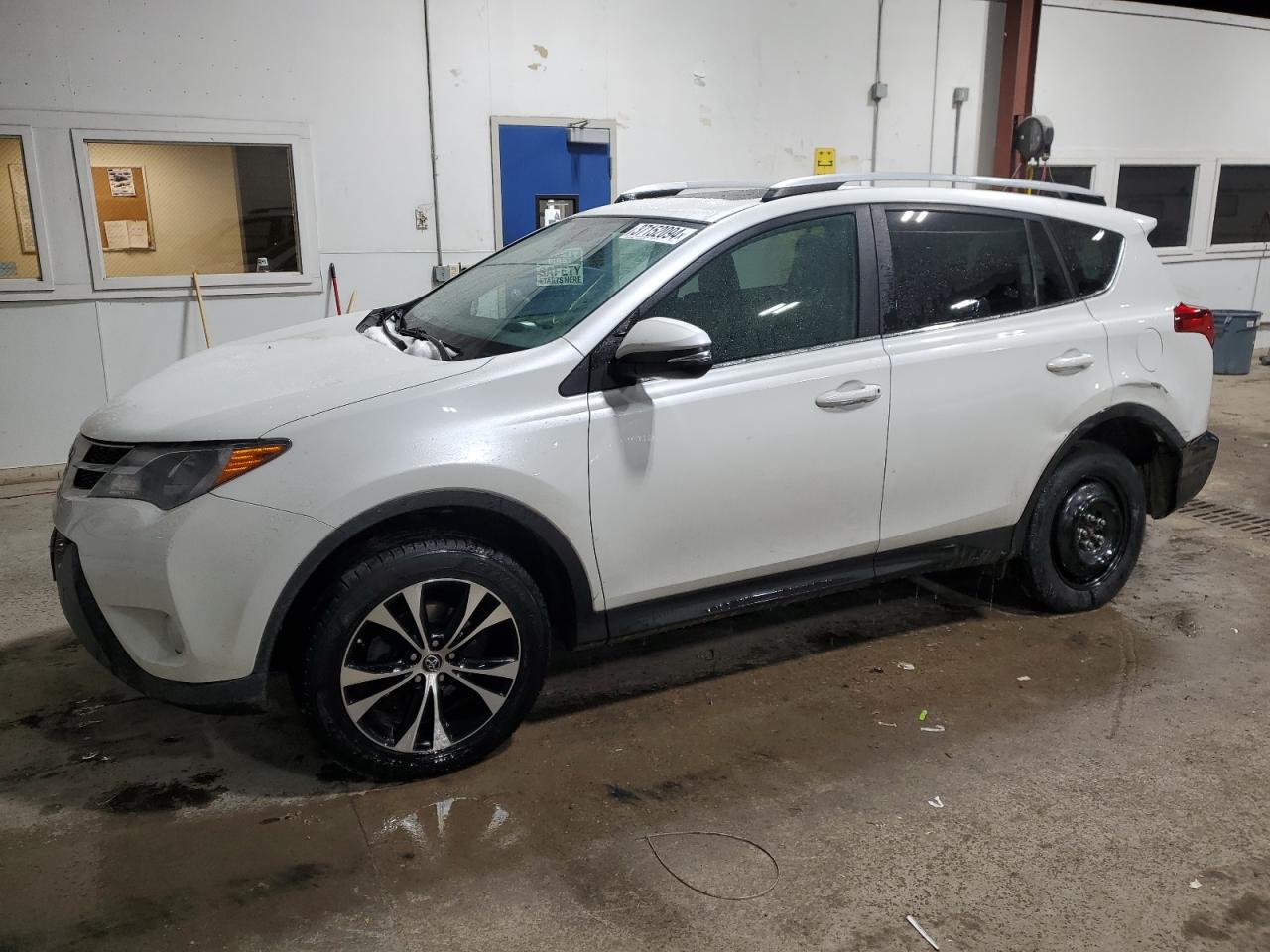 Image 1 of 2015 TOYOTA RAV4 LIMITED 2015 with VIN 2T3DFREV6FW367420