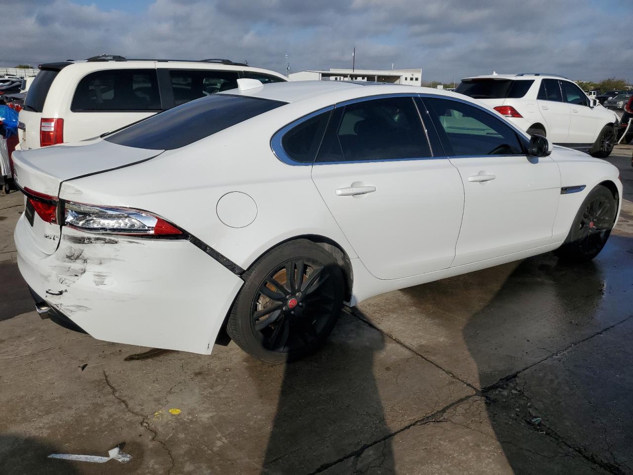 Image 3 of 2017 JAGUAR XF PRESTIGE 2017 with VIN SAJBE4BVXHCY35643