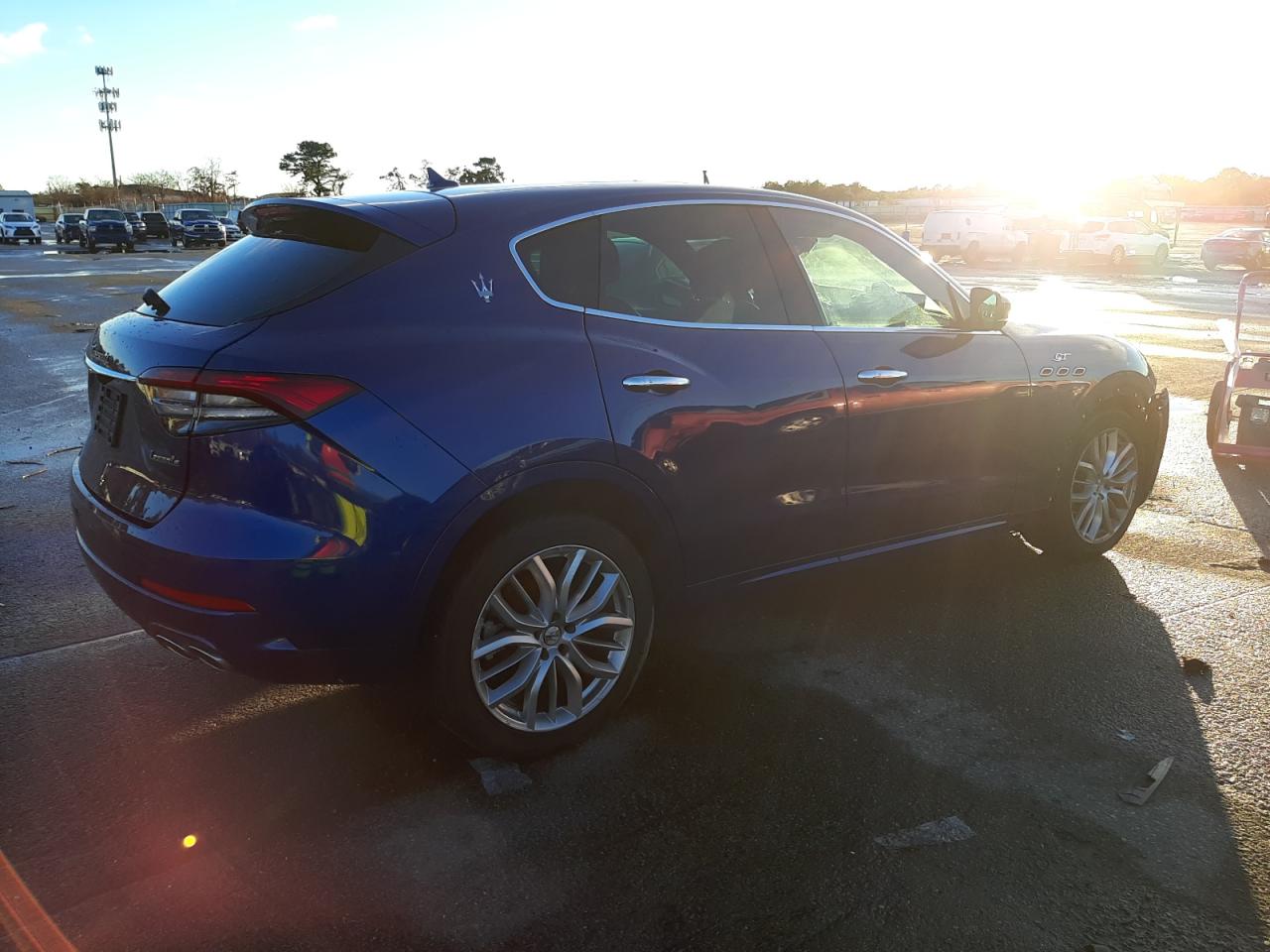 Obraz 3 z 2022 MASERATI LEVANTE BASE 2022 z VIN ZN661XUA0NX388704