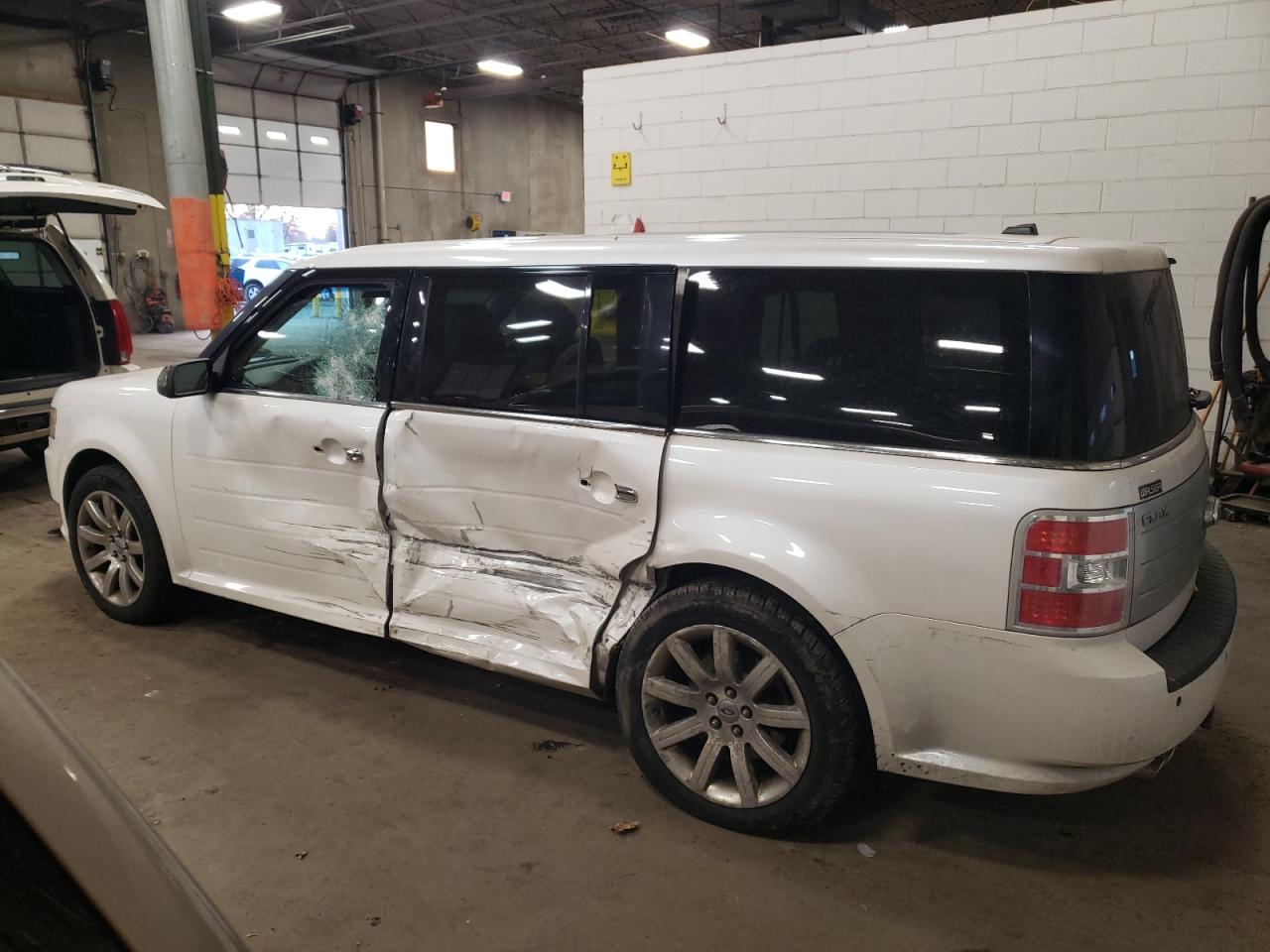 Image 2 of 2011 FORD FLEX LIMITED 2011 with VIN 2FMGK5DC0BBD21611