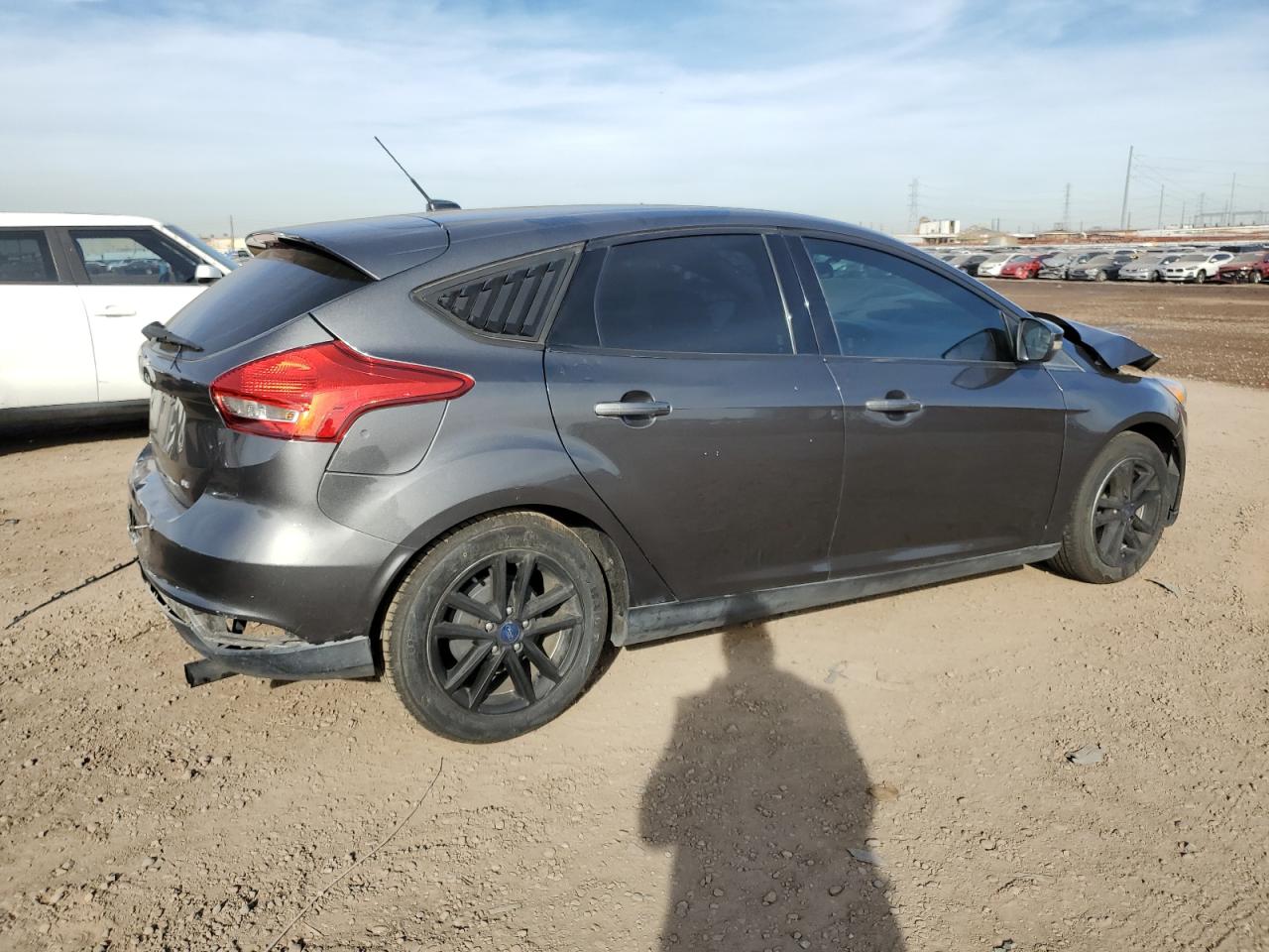 Image 3 of 2016 FORD FOCUS SE 2016 with VIN 1FADP3K22GL364528