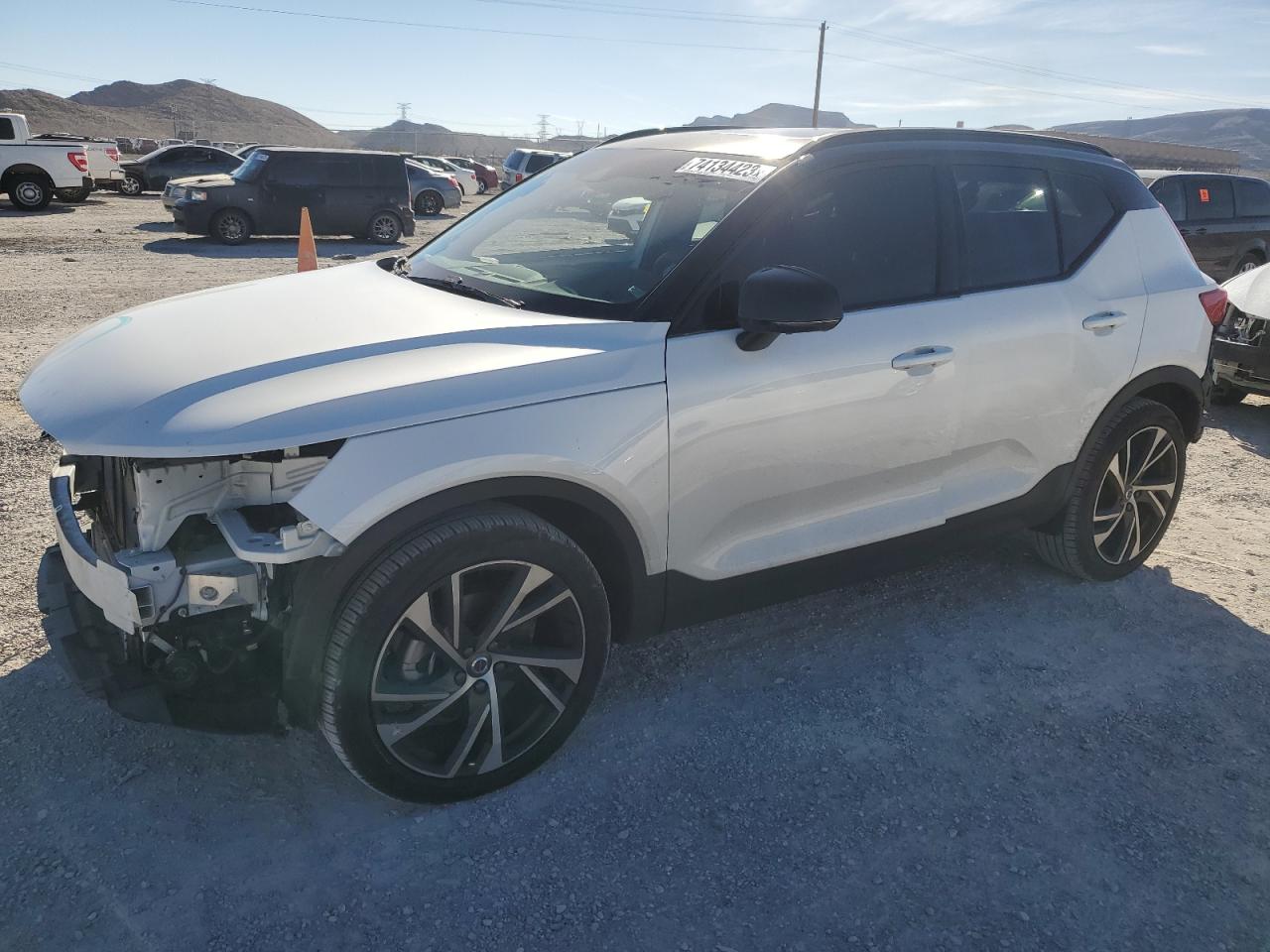 Image 1 of 2022 VOLVO XC40 T5 R-DESIGN 2022 with VIN YV4162UM0N2757355