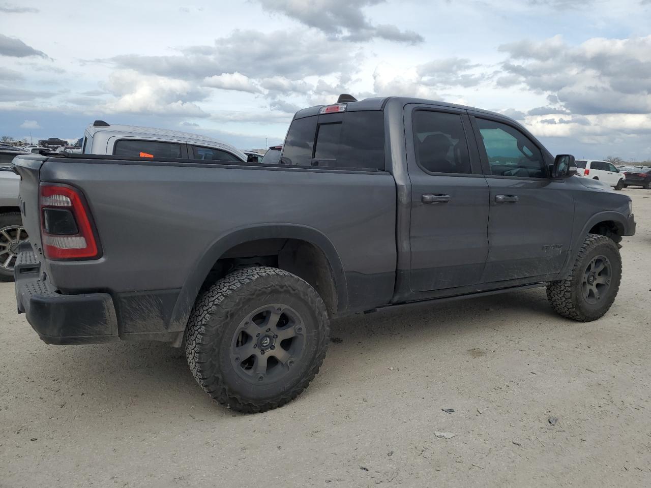 Изображение 3 2019 RAM 1500 REBEL 2019 с VIN 1C6SRFET1KN674451