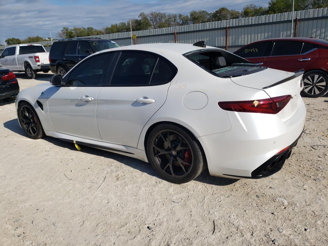 Obraz 2 z 2017 ALFA ROMEO GIULIA QUADRIFOGLIO 2017 z VIN ZARFAEAV3H7560392