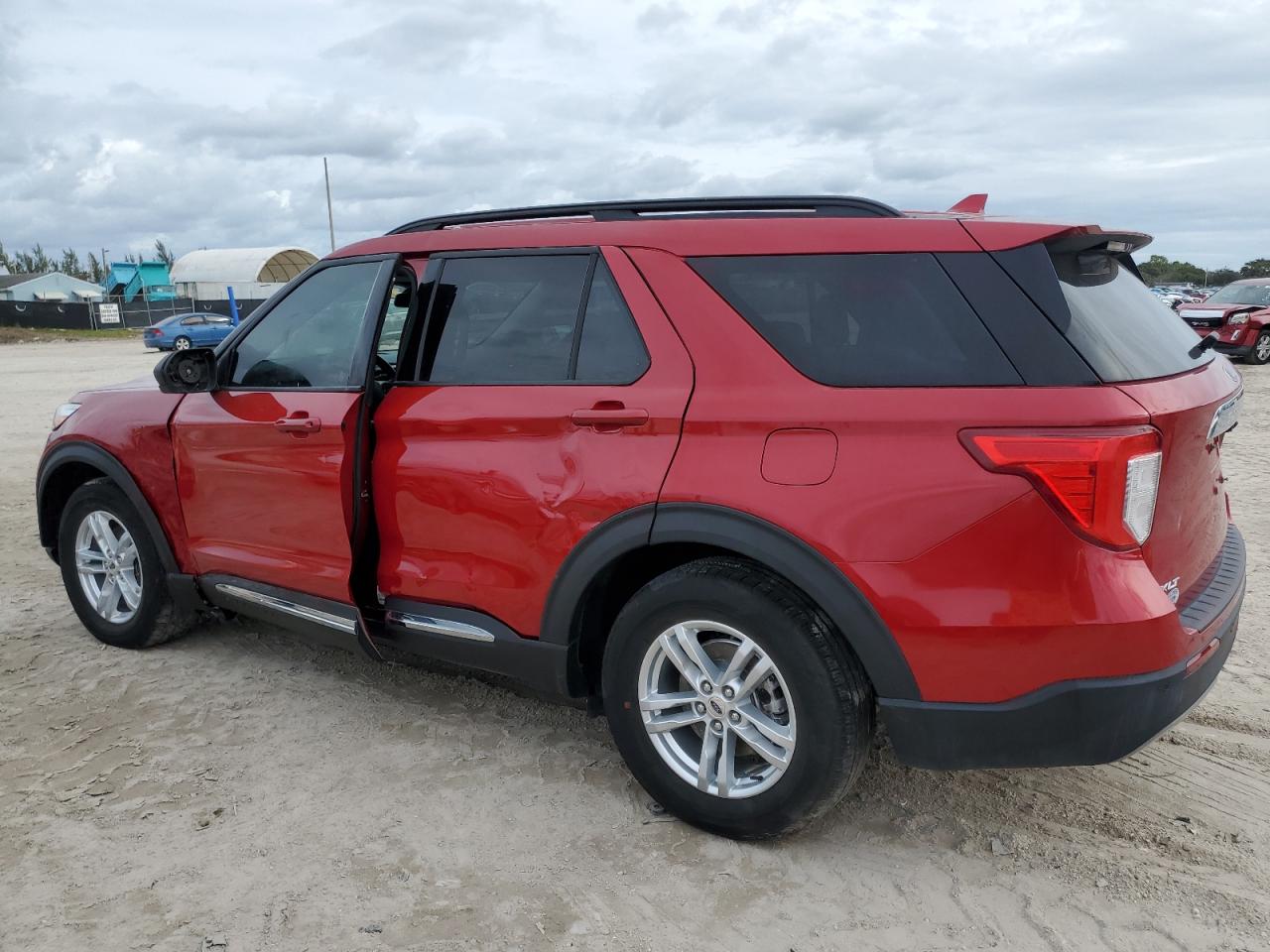 Image 2 of 2020 FORD EXPLORER XLT 2020 with VIN 1FMSK7DH1LGC92289