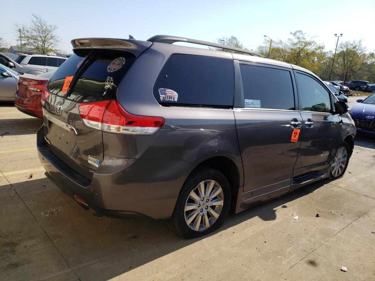 Image 3 of 2013 TOYOTA SIENNA XLE 2013 with VIN 5TDYK3DC4DS313039