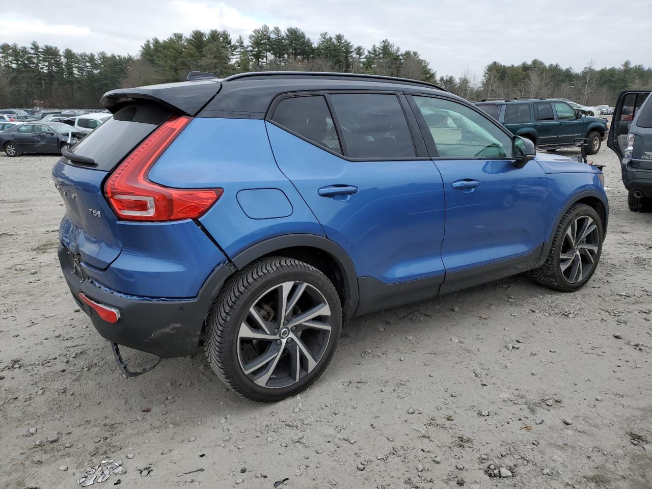 Изображение 3 2019 VOLVO XC40 T5 MOMENTUM 2019 с VIN YV4162XZ2K2005935