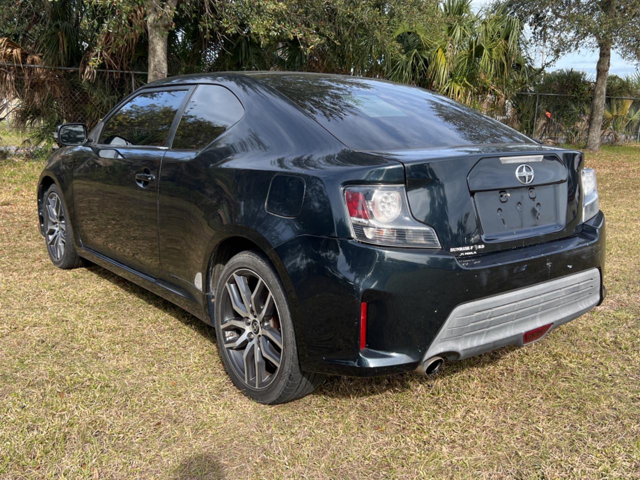 Obraz 3 z 2015 TOYOTA SCION TC  2015 z VIN JTKJF5C77FJ012408