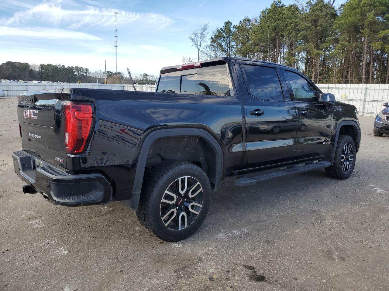 Obraz 3 z 2020 GMC SIERRA K1500 AT4 2020 z VIN 1GTP9EED2LZ315511