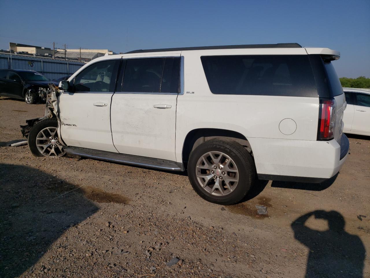 Изображение 2 2016 GMC YUKON XL C1500 SLE 2016 с VIN 1GKS1FKC0GR170689
