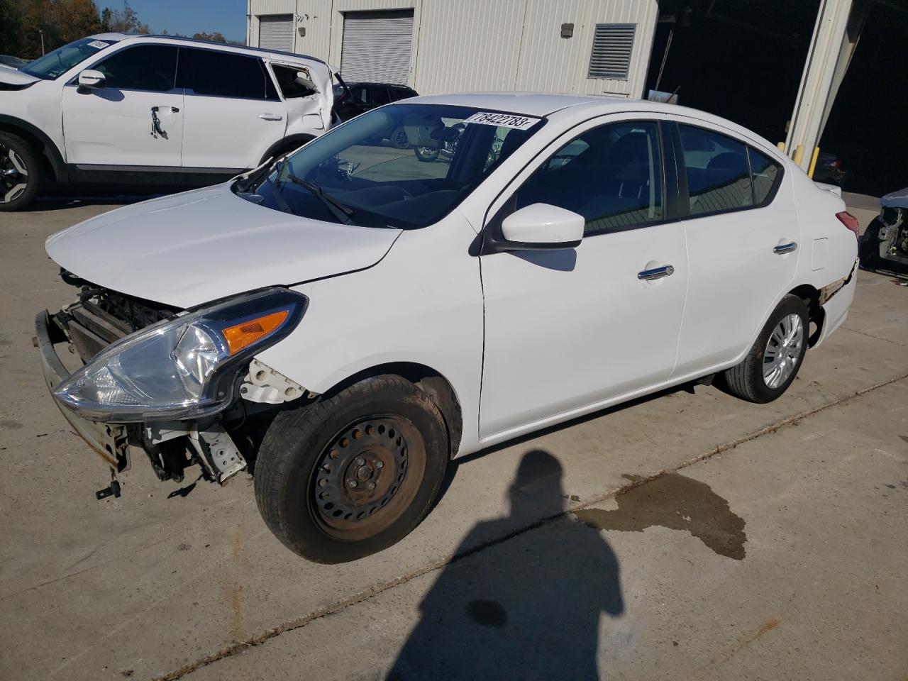 Obraz 1 z 2017 NISSAN VERSA S 2017 z VIN 3N1CN7AP4HL859404