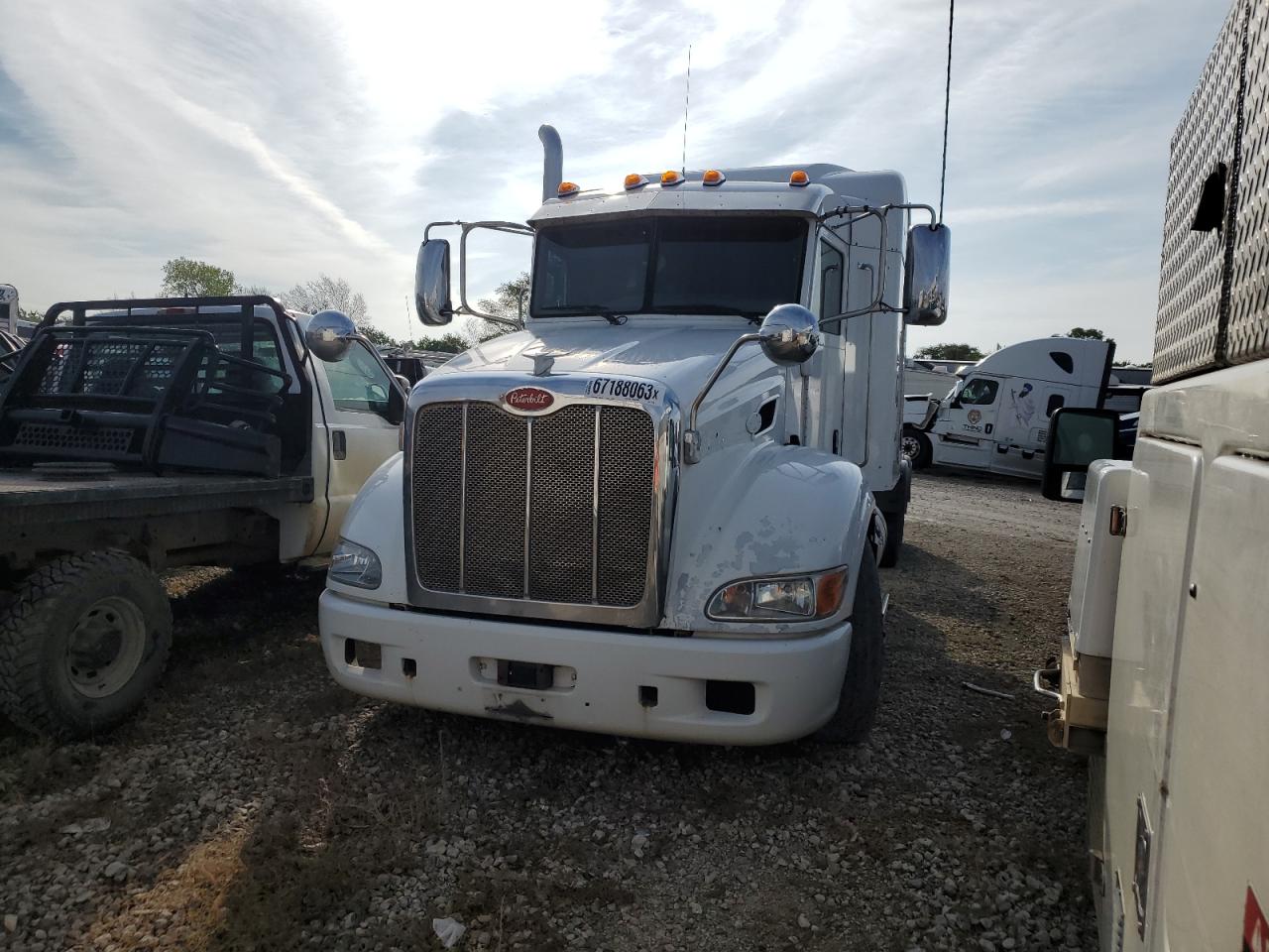 Image 2 of 2014 PETERBILT 384  2014 with VIN 1XPVDP9X2ED219110