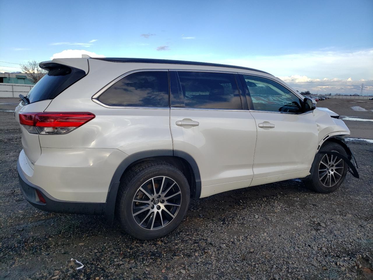 Obraz 3 z 2017 TOYOTA HIGHLANDER SE 2017 z VIN 5TDJZRFH1HS472034