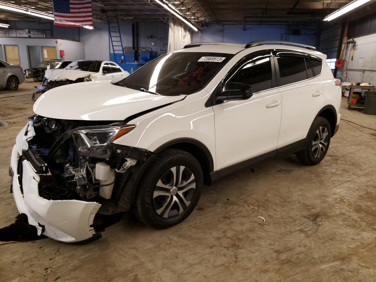 Изображение 1 2017 TOYOTA RAV4 LE 2017 с VIN JTMBFREV7HJ714293