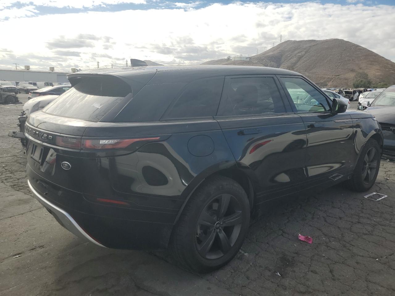 Obraz 3 z 2020 LAND ROVER RANGE ROVER VELAR R-DYNAMIC S 2020 z VIN SALYK2EX9LA258927