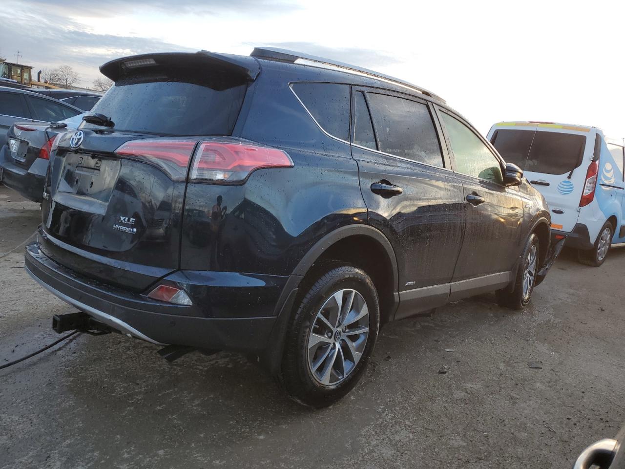 Obraz 3 z 2018 TOYOTA RAV4 HV LE 2018 z VIN JTMRJREV1JD235871