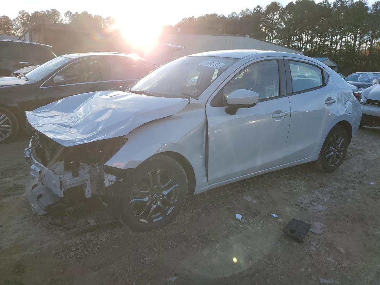 Изображение 1 2019 TOYOTA YARIS L 2019 с VIN 3MYDLBYVXKY506532