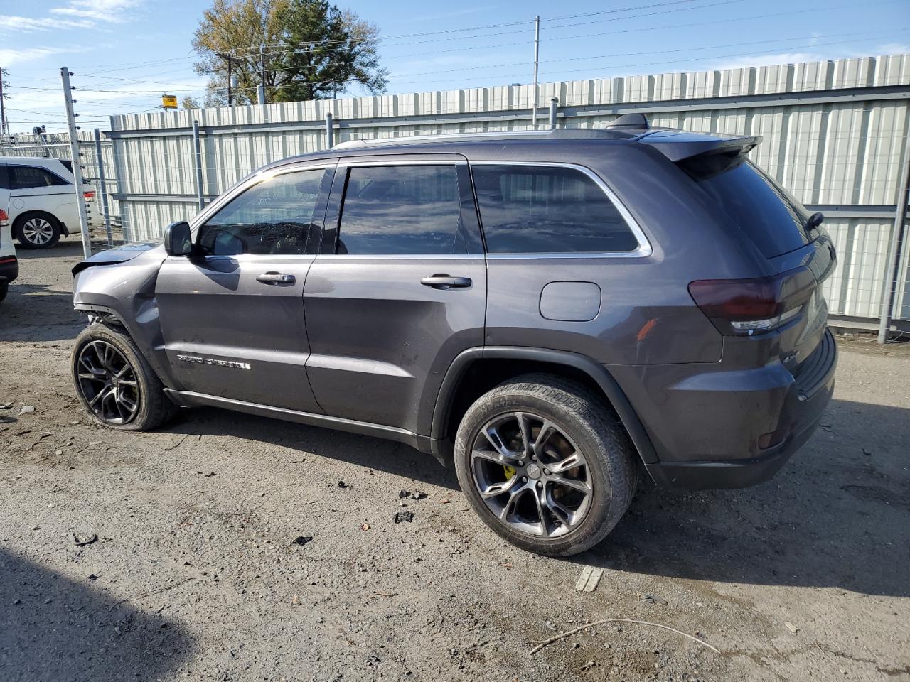 Obraz 2 z 2017 JEEP GRAND CHEROKEE LAREDO 2017 z VIN 1C4RJFAG4HC706515