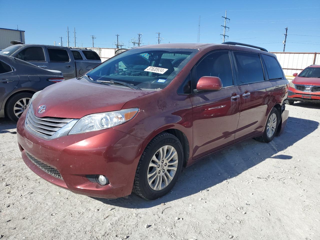 2017 TOYOTA SIENNA XLE 2017 image
