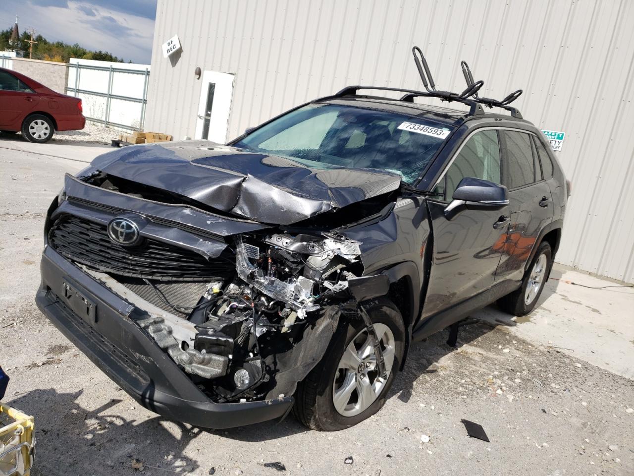 Изображение 2021 TOYOTA RAV4 XLE 2021