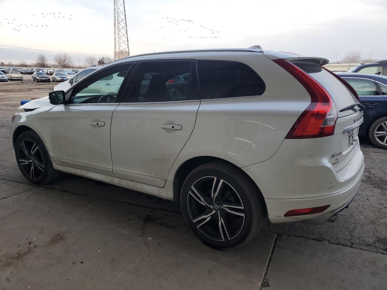 Image 2 of 2017 VOLVO XC60 T6 R-DESIGN PLATINUM 2017 with VIN YV449MRS7H2001498