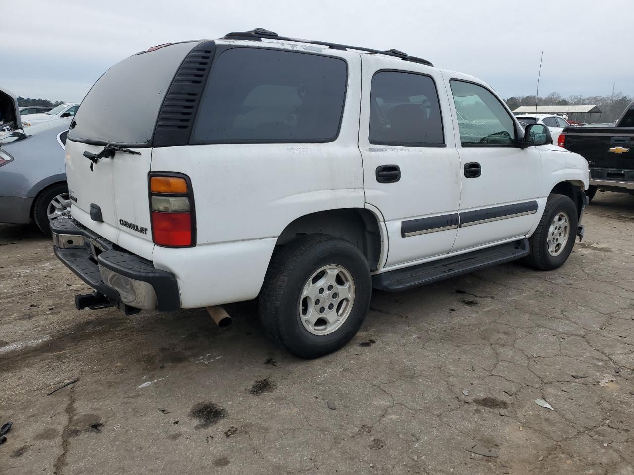 Image 3 of 2004 CHEVROLET TAHOE C1500 2004 with VIN 1GNEC13V24J119489