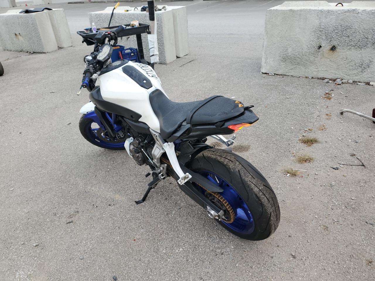 Image 3 of Yamaha Fz07 2016 with VIN JYARM06E4GA006785