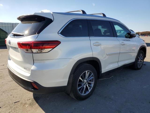 Изображение 3 2019 TOYOTA HIGHLANDER SE 2019 с VIN 5TDJZRFH3KS626301