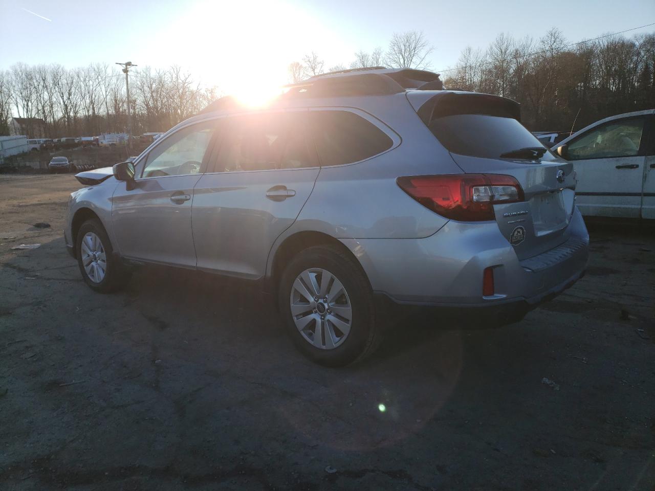 Изображение 2 2017 SUBARU OUTBACK 2.5I PREMIUM 2017 с VIN 4S4BSADC5H3214971