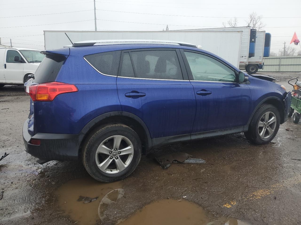 Obraz 3 z 2015 TOYOTA RAV4 XLE 2015 z VIN 2T3RFREV6FW270384