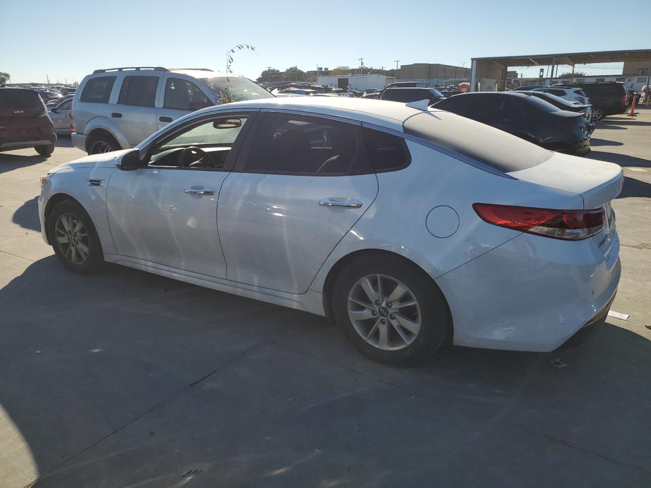 Obraz 2 z 2017 KIA OPTIMA LX 2017 z VIN 5XXGT4L37HG138695