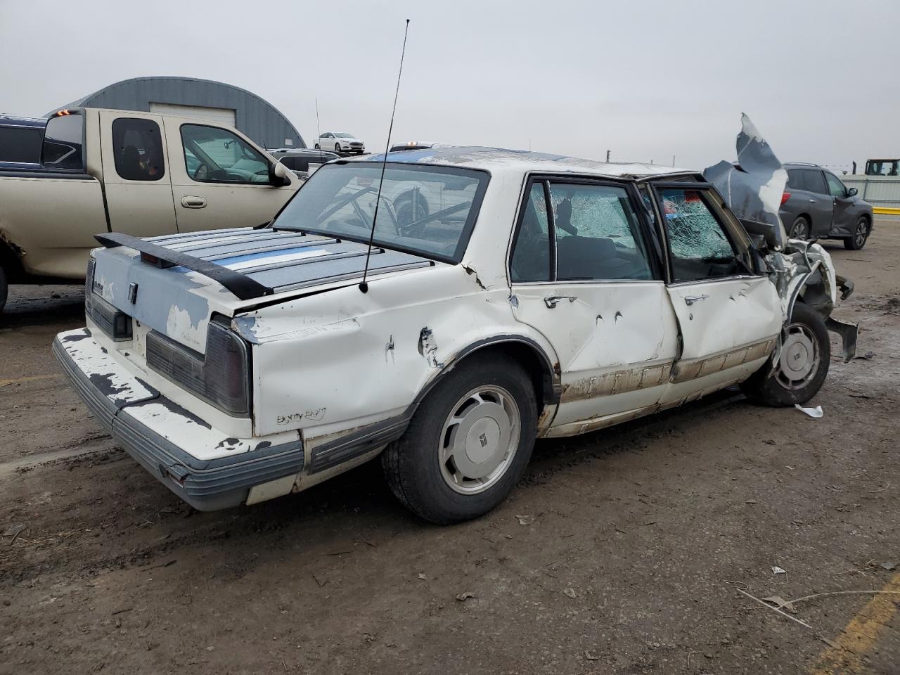 Image 3 of 1990 OLDSMOBILE DELTA 88 ROYALE 1990 with VIN 1G3HN54C1L1835447