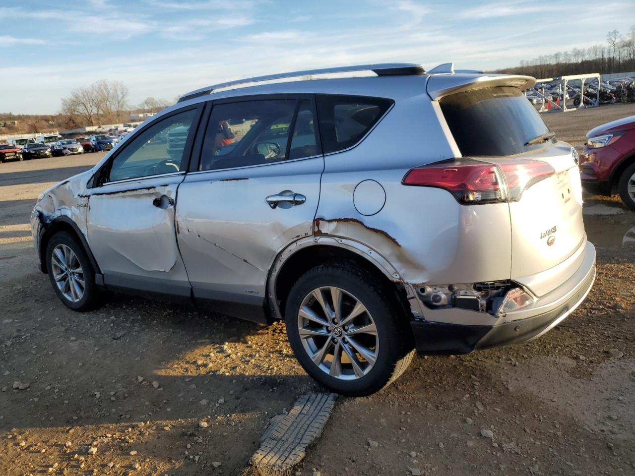 Obraz 2 z 2016 TOYOTA RAV4 HV LIMITED 2016 z VIN JTMDJREV3GD029003