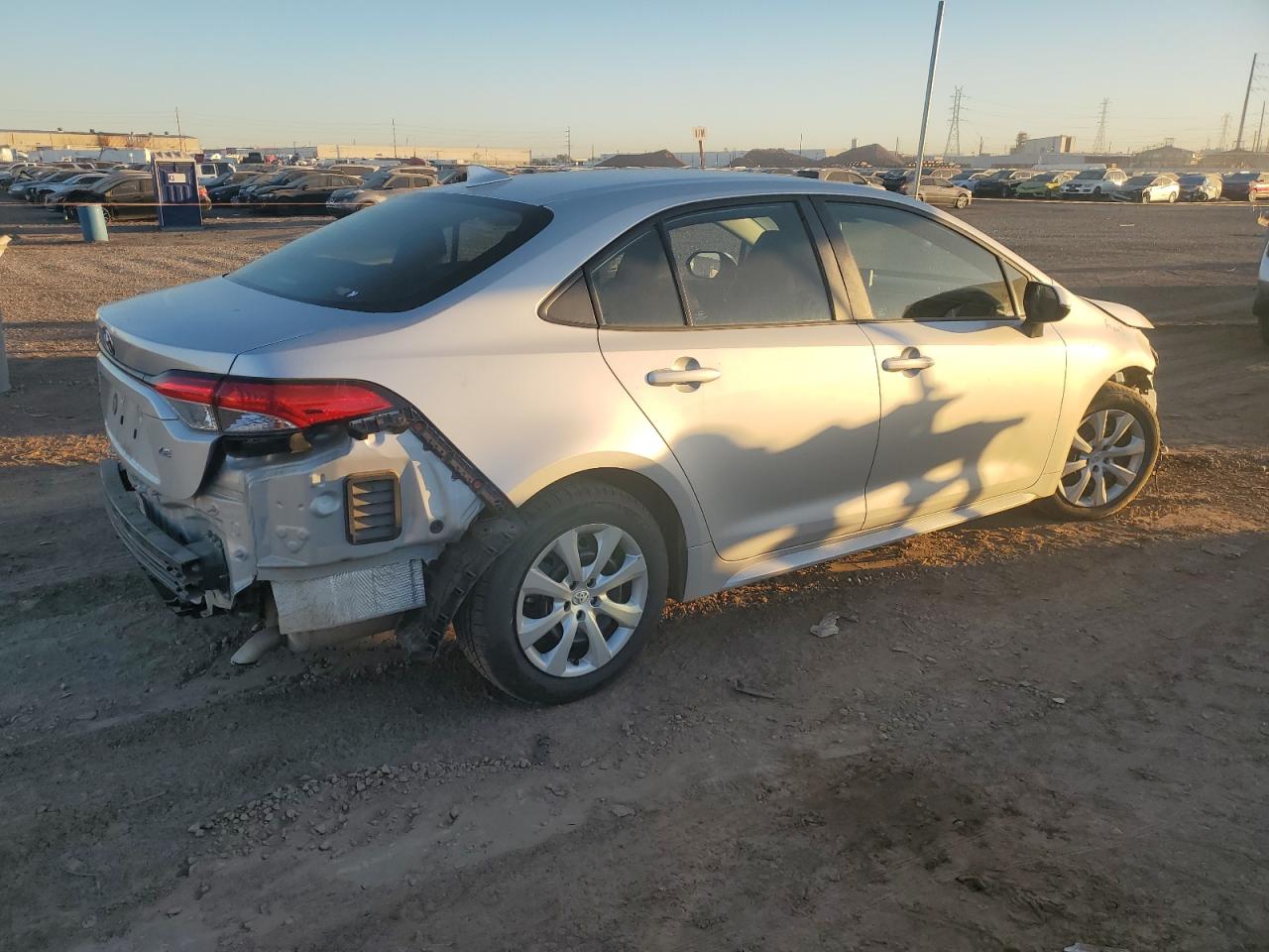 Image 3 of 2020 TOYOTA COROLLA LE 2020 with VIN 5YFEPRAE6LP050542