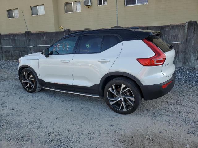 Image 2 of 2022 VOLVO XC40 T4 R-DESIGN 2022 with VIN YV4AC2HM1N2717160