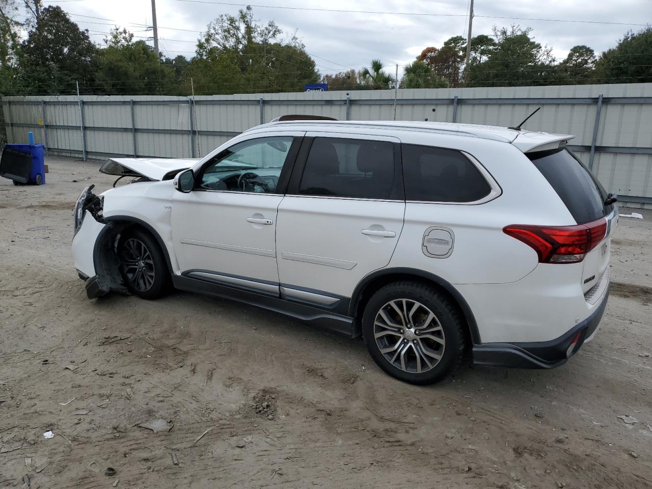Image 2 of 2016 MITSUBISHI OUTLANDER GT 2016 with VIN JA4JZ4AX4GZ058173