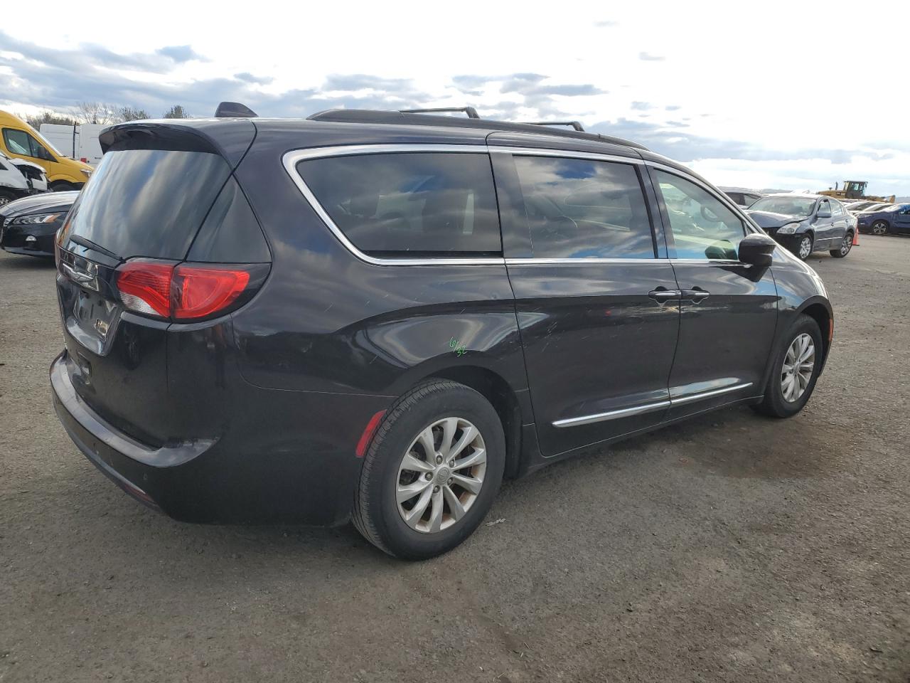 Изображение 3 2017 CHRYSLER PACIFICA TOURING L 2017 с VIN 2C4RC1BG7HR832158
