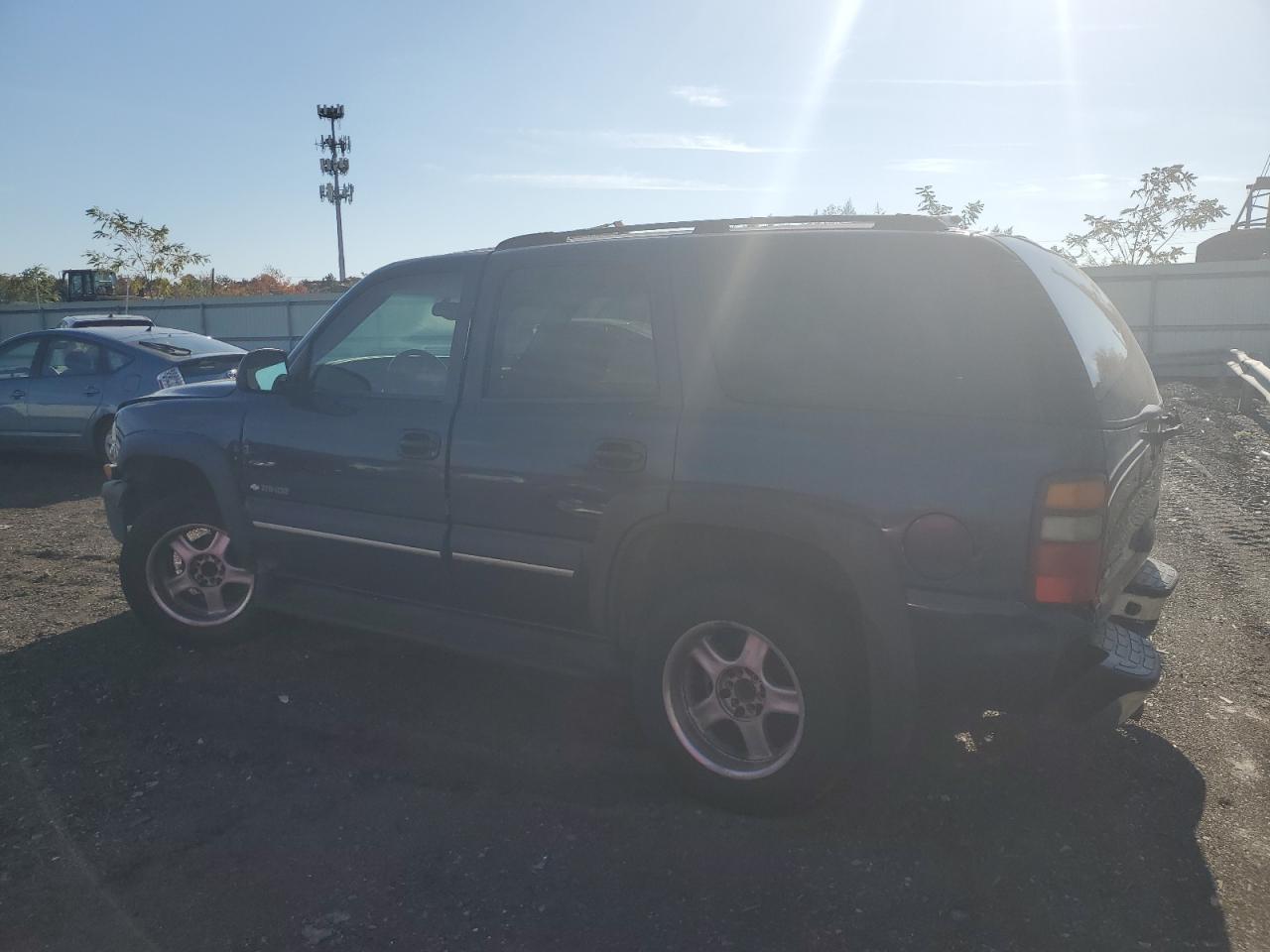 Image 2 of 2003 CHEVROLET TAHOE K1500 2003 with VIN 1GNEK13Z63J198606