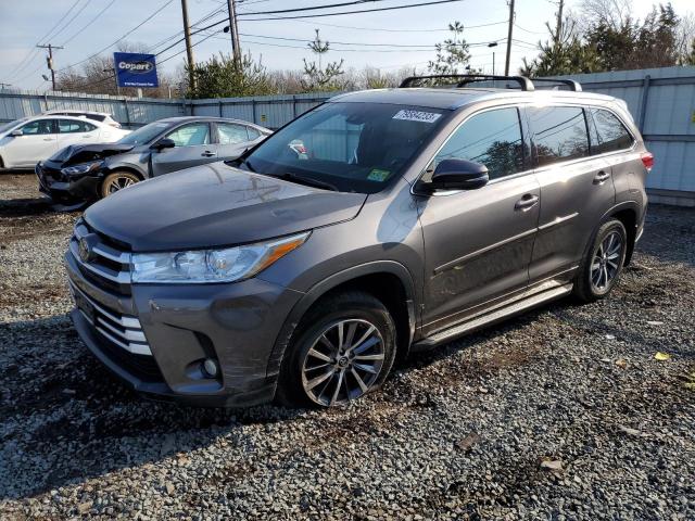 2017 TOYOTA HIGHLANDER SE 2017 image