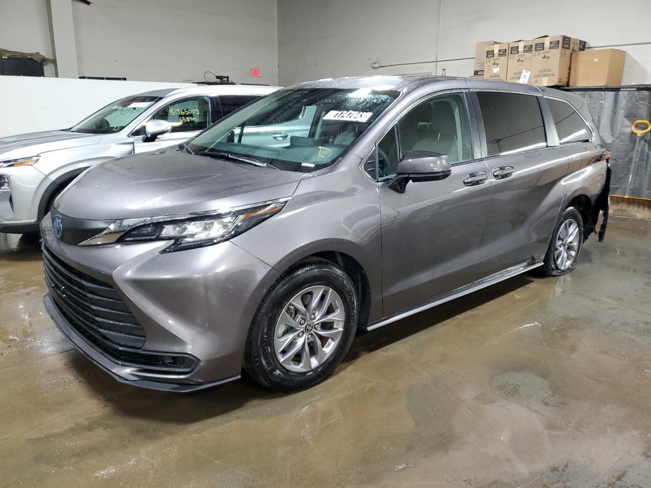 Image 1 of 2022 TOYOTA SIENNA LE 2022 with VIN 5TDKRKEC0NS075931