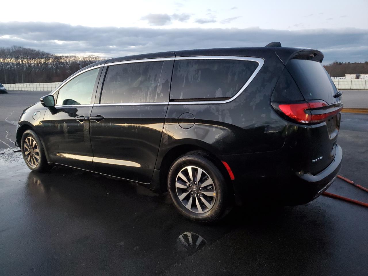 Image 2 of 2023 CHRYSLER PACIFICA HYBRID TOURING L 2023 with VIN 2C4RC1L79PR626241