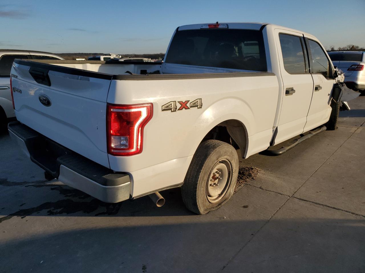 Image 3 of 2017 FORD F150 SUPERCREW 2017 with VIN 1FTFW1EF5HKD01102