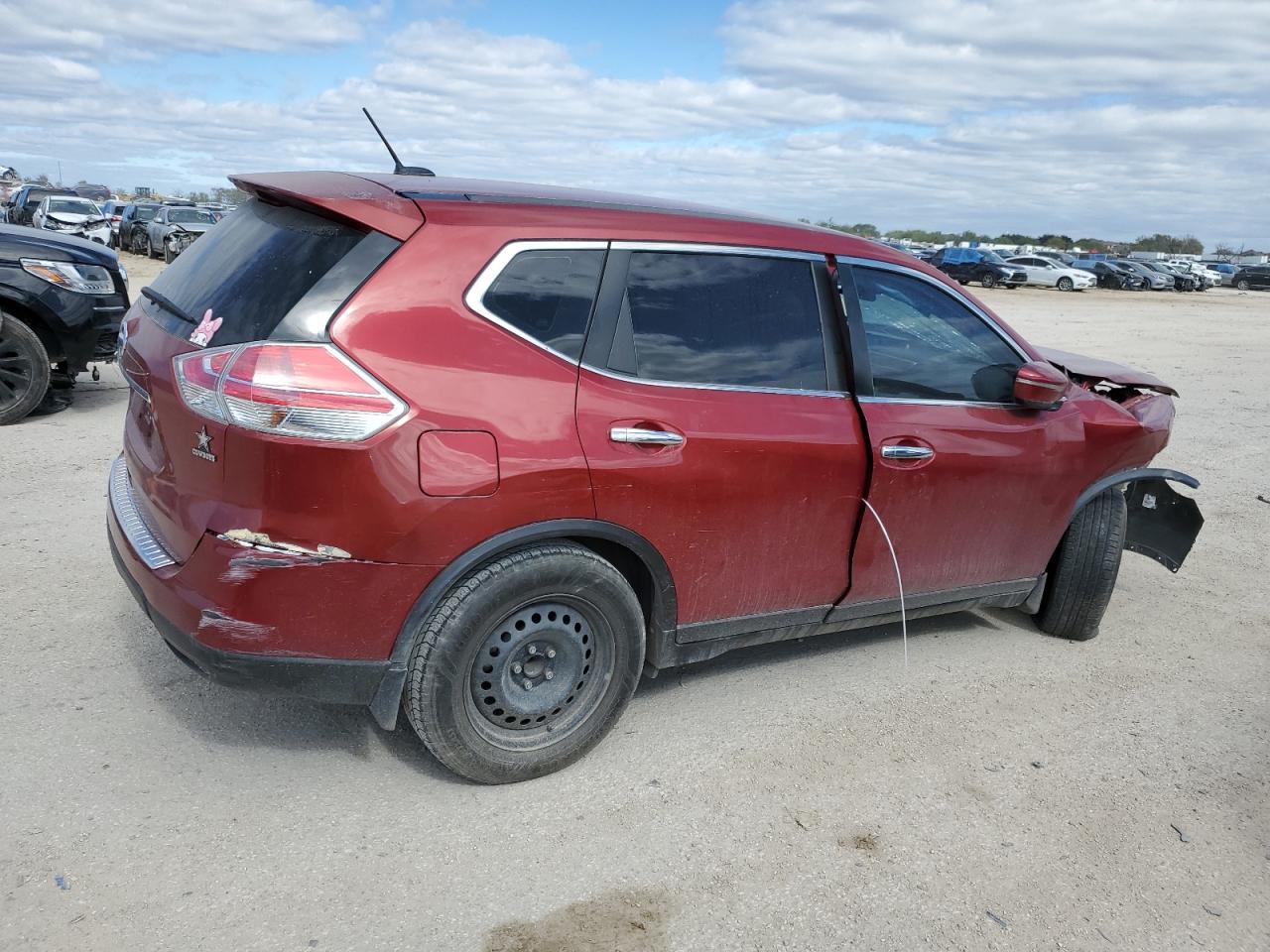 Image 3 of 2015 NISSAN ROGUE S 2015 with VIN KNMAT2MT9FP587911