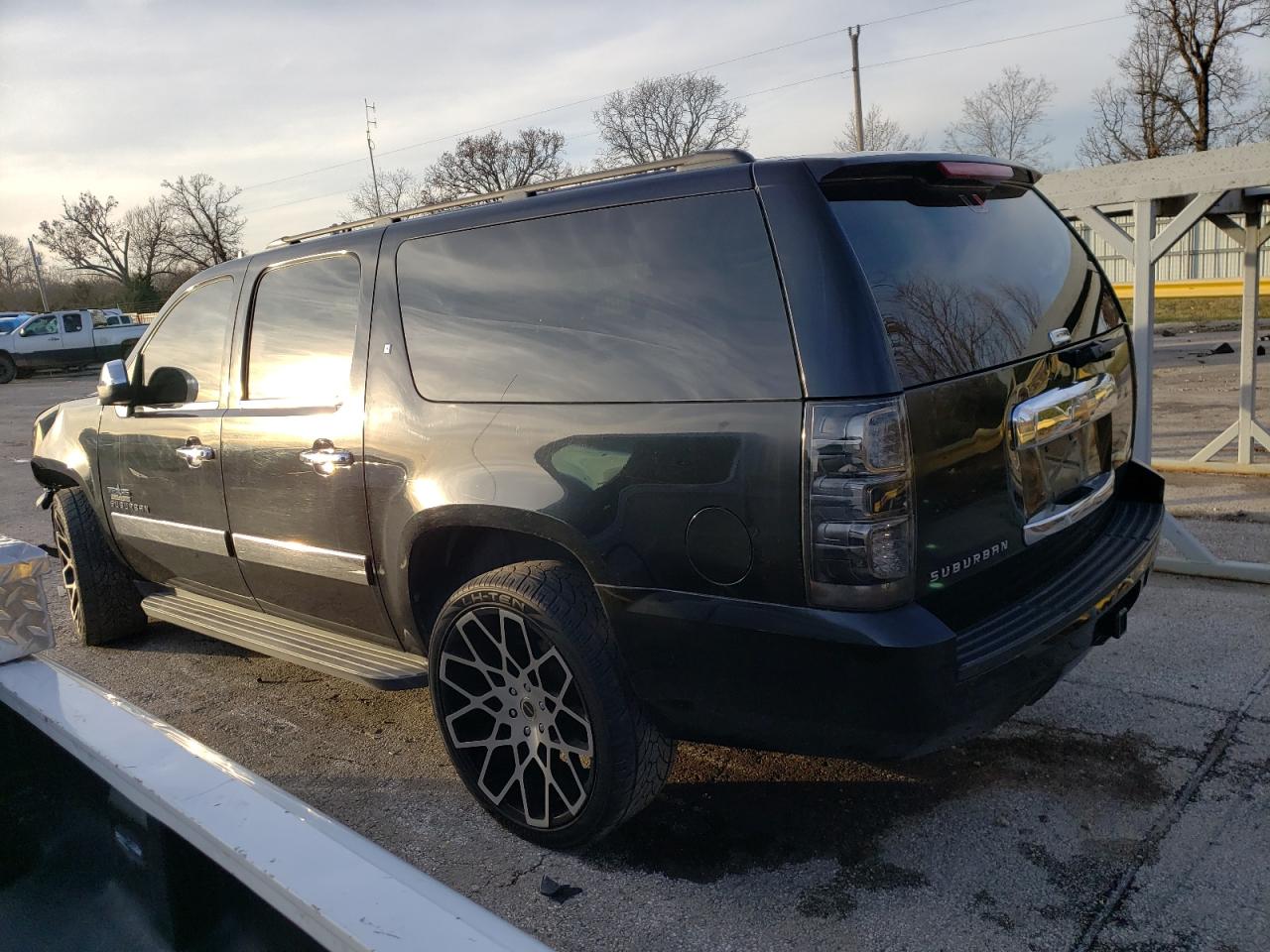 Изображение 2 2010 CHEVROLET SUBURBAN C1500  LS 2010 с VIN 1GNUCHE00AR241304