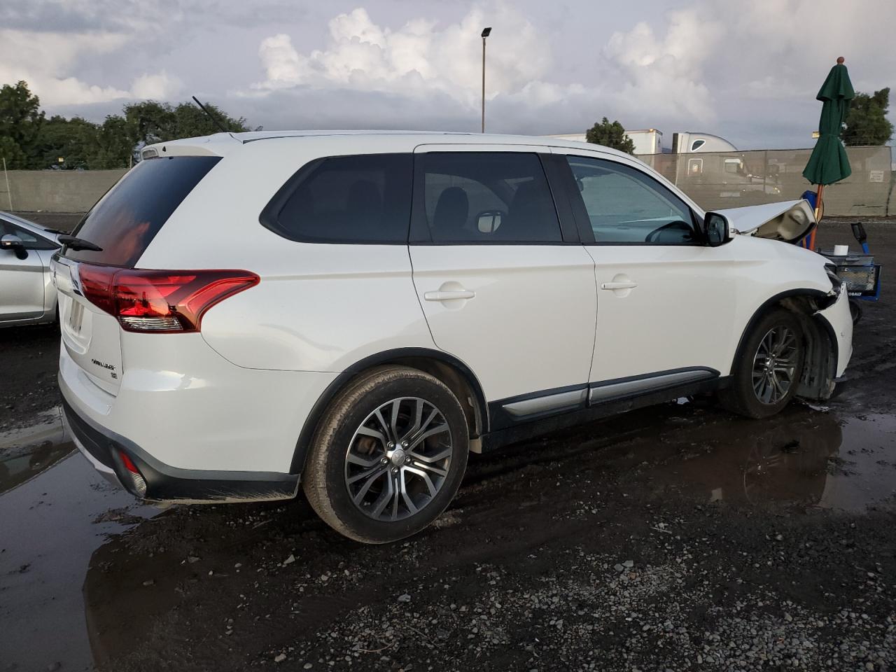 Image 3 of 2016 MITSUBISHI OUTLANDER SE 2016 with VIN JA4AD3A33GZ062575