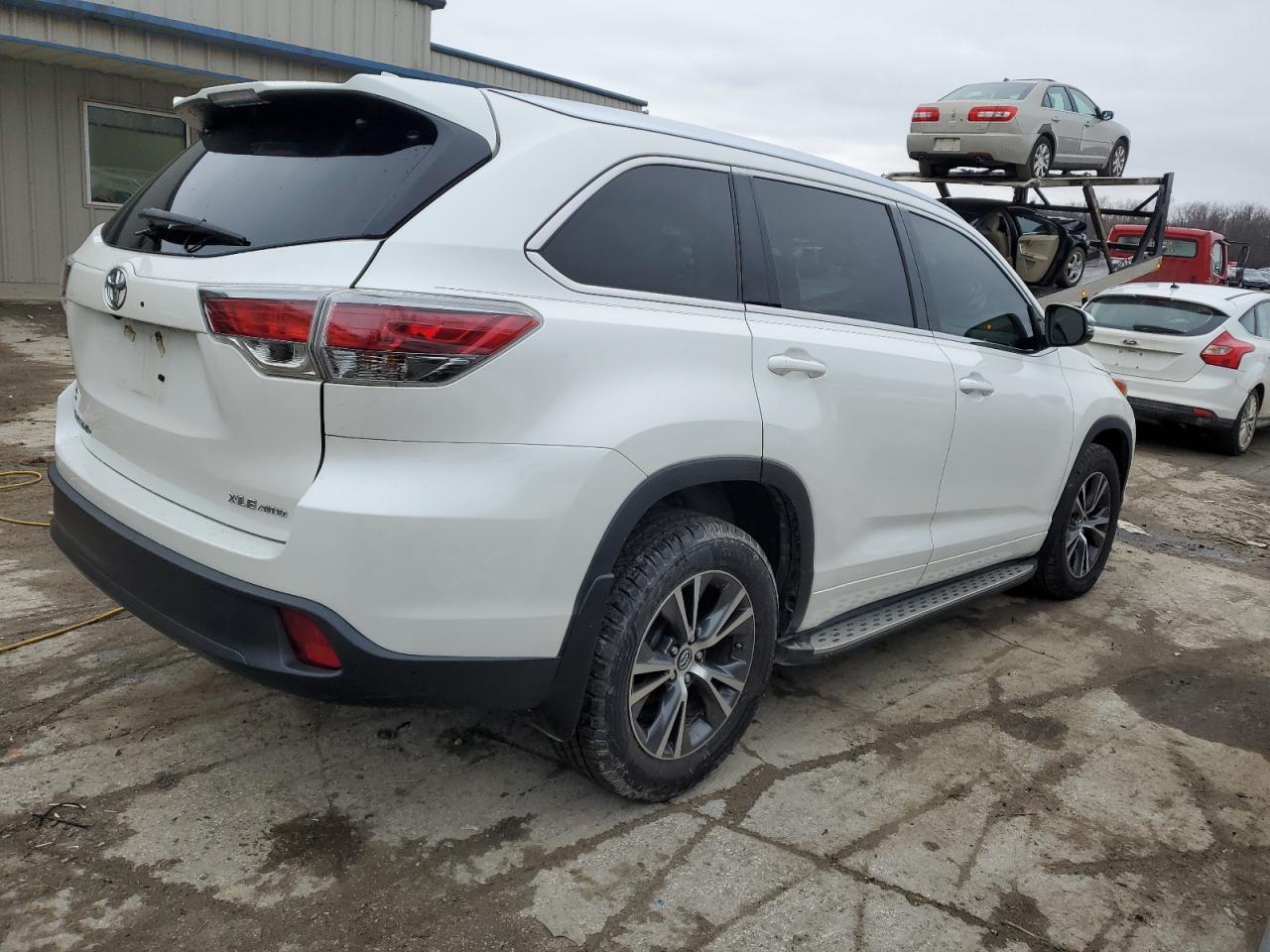Image 3 of 2016 TOYOTA HIGHLANDER XLE 2016 with VIN 5TDJKRFH7GS288803